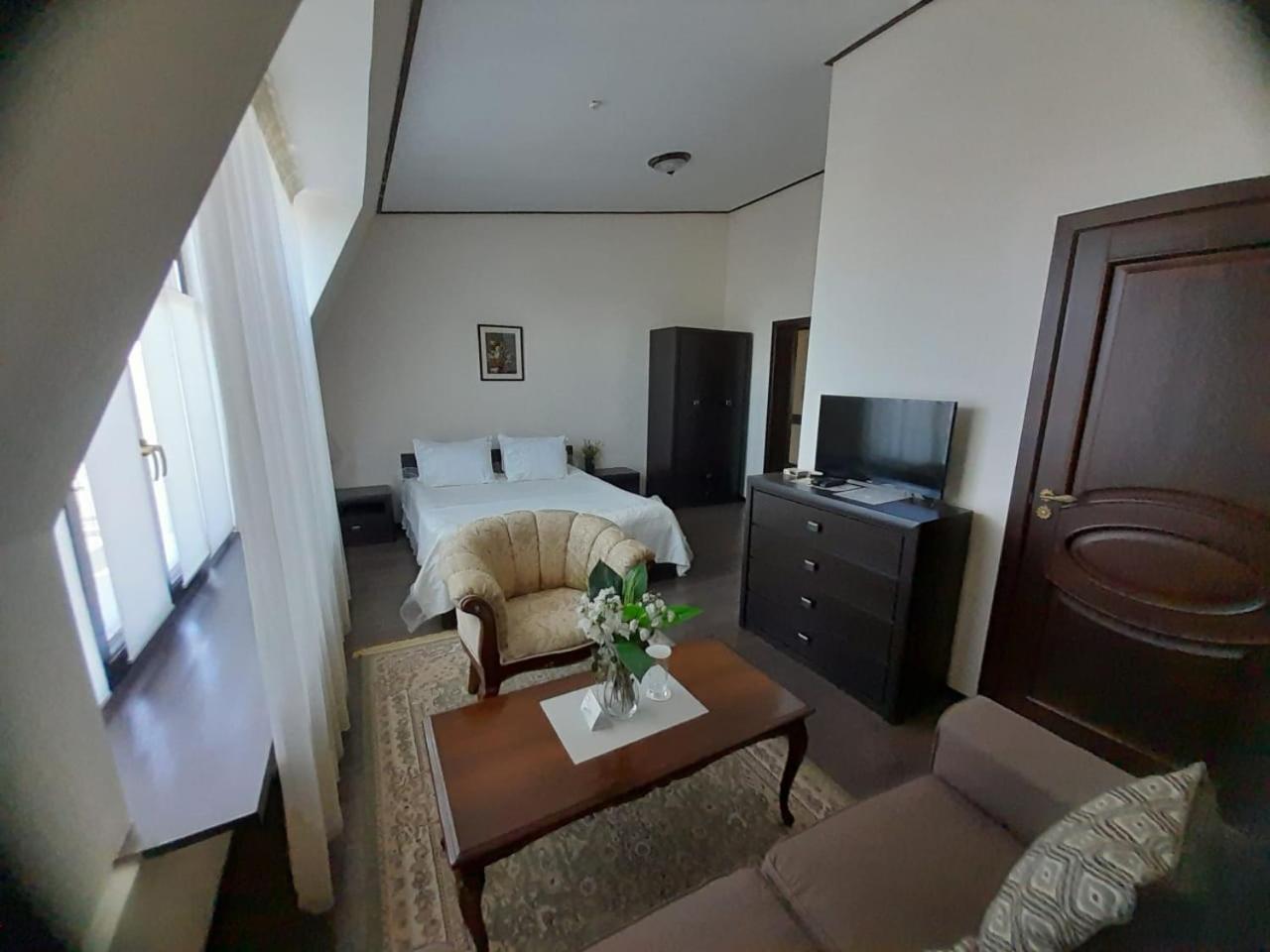 Hotel Krez Къзълорда Екстериор снимка